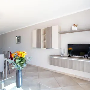 Le Midi 8 By Estates Appartement