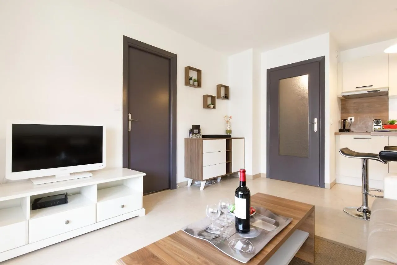Le Charme Yourhosthelper Cannes 0*,  Francia