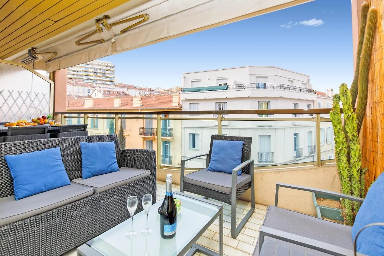 Le Charme Yourhosthelper Cannes Frankrijk
