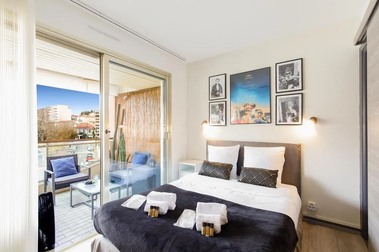 Le Charme Yourhosthelper Cannes Francia